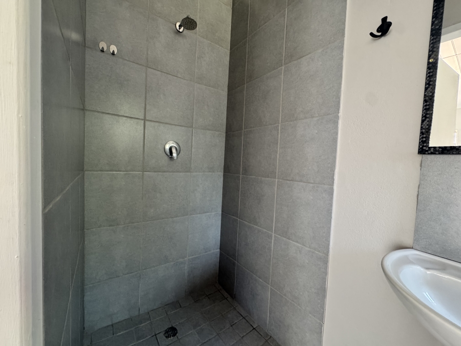 To Let 1 Bedroom Property for Rent in La Hoff North West